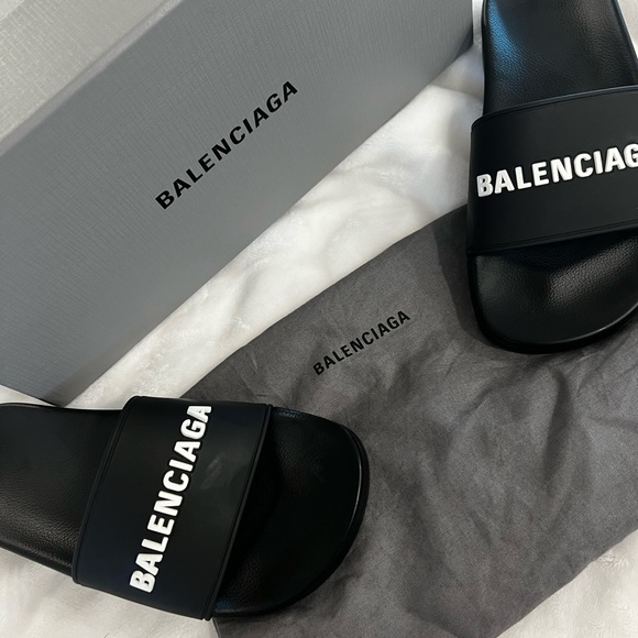 BALENCIAGA Women’s Pool slides 36 - Picture 5 of 9